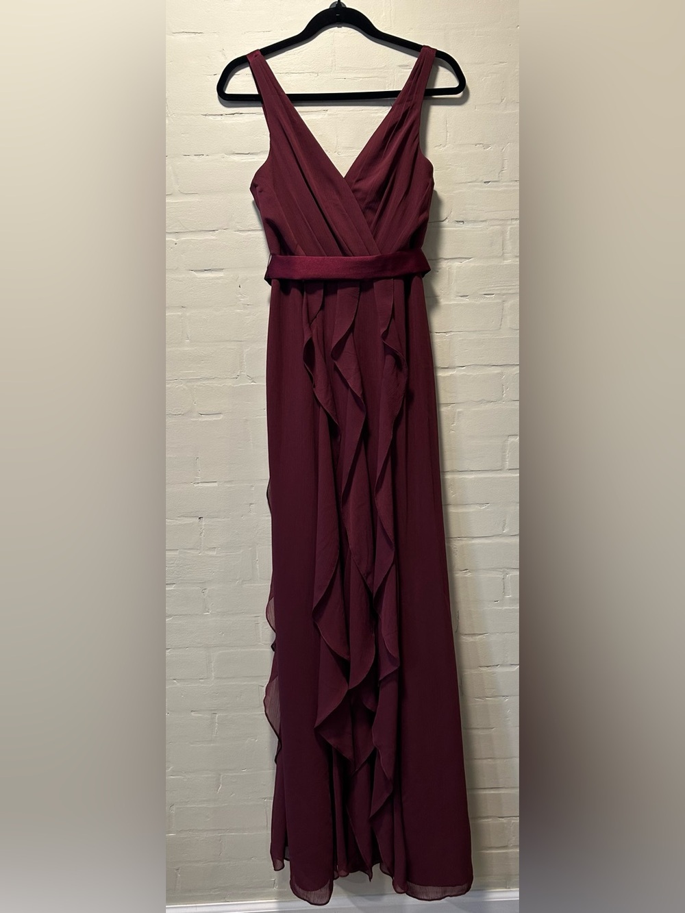 White by Vera Wang Wine Ruffle Evening Gown Sleeveless Formal Maxi Dress Size 4